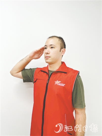 曾煥鴻用315小時(shí)的志愿服務(wù)時(shí)長，在基層一線寫下了退役軍人的擔(dān)當(dāng)。