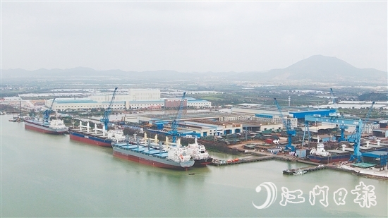 古井鎮(zhèn)是我市造船業(yè)重鎮(zhèn)。焊接機(jī)器人將極大助力企業(yè)實(shí)現(xiàn)降本增效、產(chǎn)線升級(jí)。