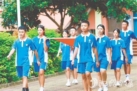 怡霖學(xué)校致力于培養(yǎng)學(xué)生擁有健全人格、社會(huì)責(zé)任感與家國(guó)情懷。