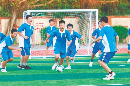 怡霖學(xué)校以五育協(xié)同為目標(biāo)，培養(yǎng)全面發(fā)展的新時代好少年。