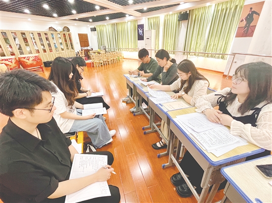 共和鎮(zhèn)中心小學(xué)音樂(lè)教師開展日常磨課等活動(dòng)，提升教學(xué)水平。