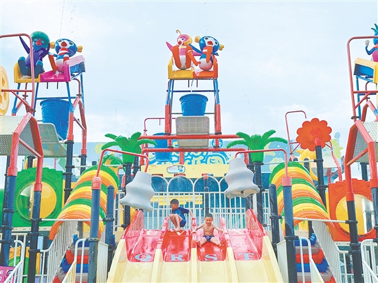 夏日避暑游火熱。