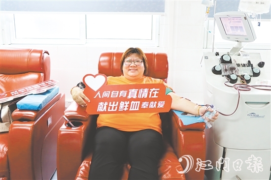 保險(xiǎn)從業(yè)人員積極參加獻(xiàn)血。