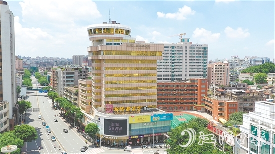 新僑都旋轉(zhuǎn)西餐廳的熱度不亞于當(dāng)年。