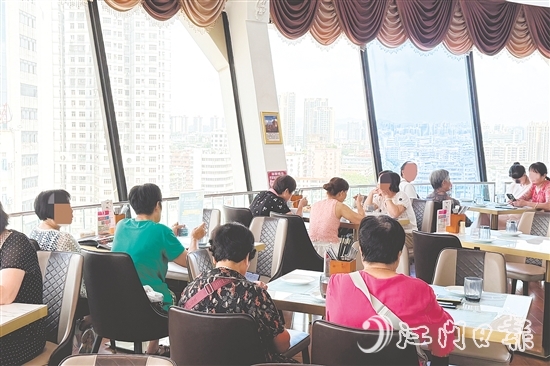 新僑都旋轉(zhuǎn)西餐廳得到江門人的認(rèn)可。