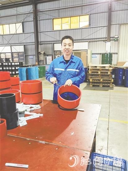 張欣釗展示成品。