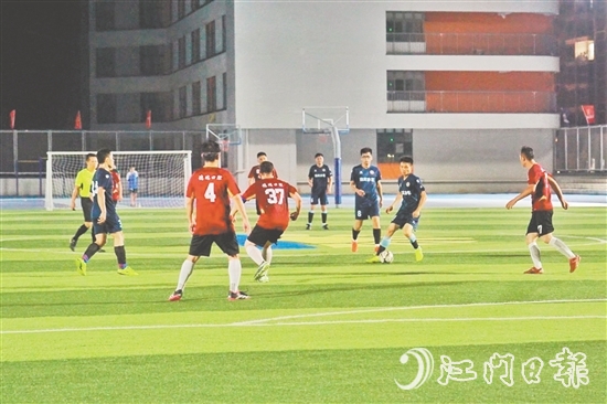 參賽球員斗志昂揚(yáng)、全力拼搏。