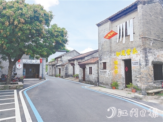 過去閑置的古樸青磚屋掛上了商鋪招牌，以新面貌迎接來客。
