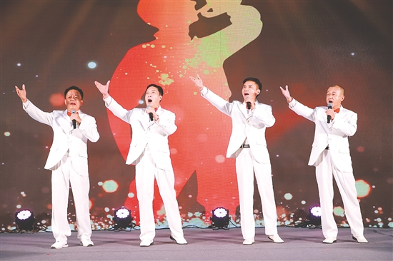 22支參賽隊伍以飽滿的熱情和精湛的技藝，演繹了一首首經(jīng)典軍旅歌曲。