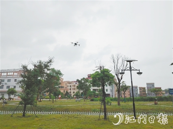沙湖鎮(zhèn)利用無人機(jī)做好消殺。