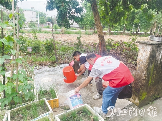 人大代表開展“翻盆倒罐”行動(dòng)。