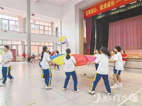 ▲新會(huì)區(qū)進(jìn)一步完善青少年心理教育體系建設(shè)。