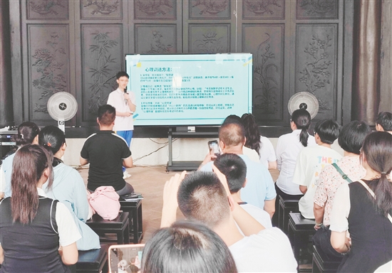 新會高考優(yōu)秀學子結(jié)合自身經(jīng)歷分享經(jīng)驗。