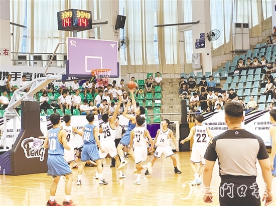 各隊(duì)球員憑借過(guò)硬的籃球技術(shù)和豐富的比賽經(jīng)驗(yàn)，在一輪又一輪較量中漸入佳境。
