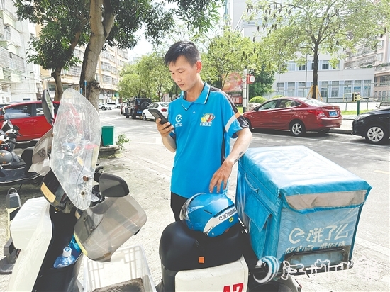 7年的騎手生涯，讓黃錦文成了開平街頭的“活地圖”。