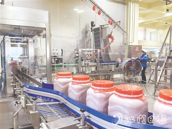 粵師傅公司將現(xiàn)代科技融入傳統(tǒng)工藝，不僅能保持產(chǎn)品的獨特風(fēng)味，更能實現(xiàn)生產(chǎn)的標(biāo)準(zhǔn)化、規(guī)?；?。