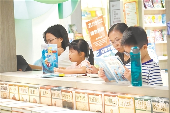 在開平購書中心，市民參與多項線下活動。