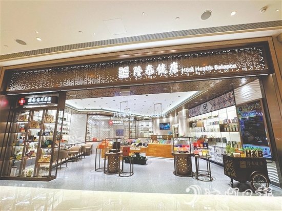 新寶堂五款養(yǎng)生大健康新品在澳門線下門店發(fā)售。