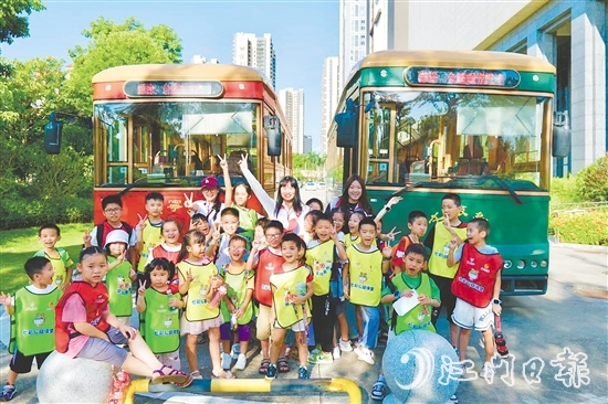 臺山市推出“激情十五運·全運觀賽游”特色體育游路線，鐺鐺車成為城市中一道亮麗的流動風景線。