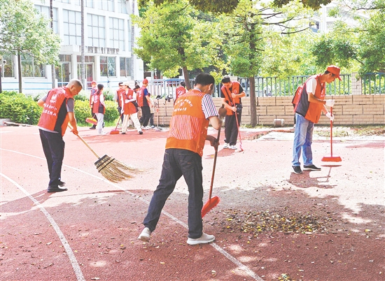 新會各校集中開展愛國衛(wèi)生運動。