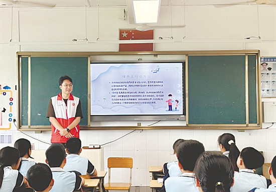 臺(tái)山市廣泛開展“綠書簽”主題系列宣傳活動(dòng)，為未成年人健康成長(zhǎng)，筑牢文化安全防火墻。