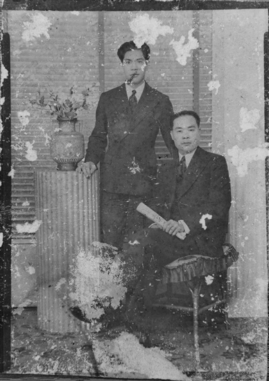 陳炳沛（左）與大哥陳炳璋合影。陳慶偉供圖