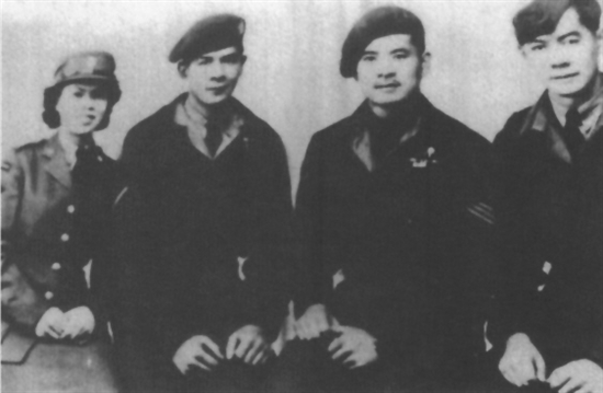 加拿大新會(huì)籍華僑高氏兄妹4人參軍并被錄用。