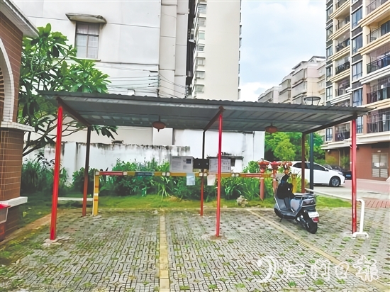 有了集中充電點，群眾停車更規(guī)范了。