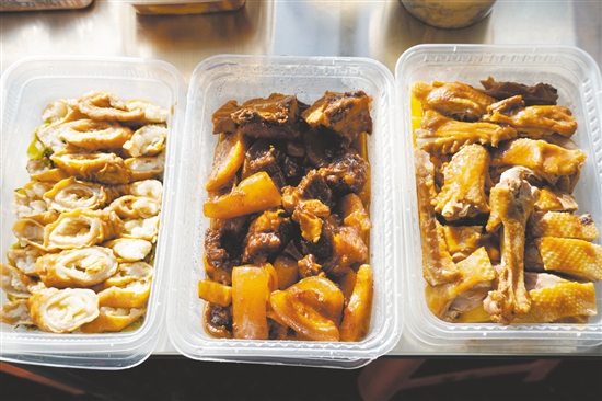 外擺菜品豐富。