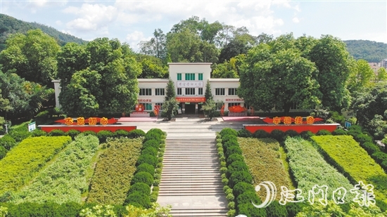 紀(jì)念周恩來(lái)總理視察新會(huì)圖片展是開(kāi)展紅色主題研學(xué)的重要點(diǎn)位。