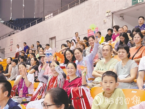 比賽吸引了全國各地的球迷前來。