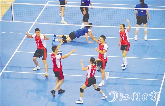 球員慶祝勝利時(shí)刻。