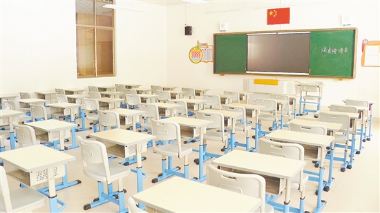 新會(huì)東區(qū)學(xué)校的教室已經(jīng)布置一新。