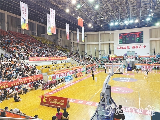 有業(yè)內(nèi)人士表示，女籃賽事的火爆體現(xiàn)了“粉絲經(jīng)濟(jì)”的崛起。