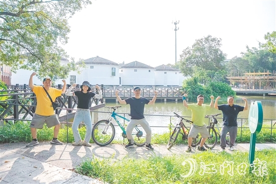 塘口墟社區(qū)組織年輕人開展環(huán)圩騎行活動(dòng)。