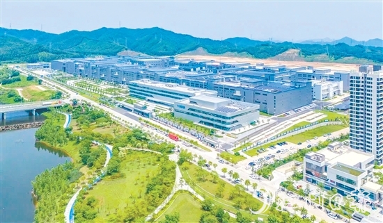 新會智造產(chǎn)業(yè)園鳳山湖園區(qū)專注建設(shè)儲能電池和電池組件生產(chǎn)基地。