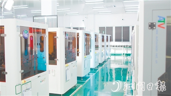 鈞崴電子生產(chǎn)車(chē)間。