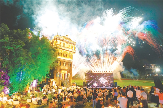 江門市“百千萬工程”文旅直播節(jié)啟動儀式暨全民短視頻攝影大賽頒獎儀式在開平赤坎舉行。郭永樂