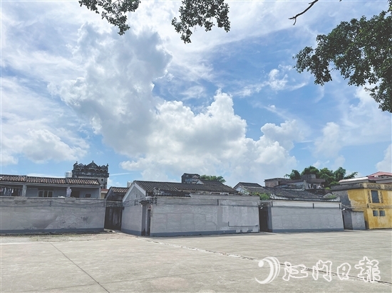 原來(lái)的衛(wèi)生死角如今成為村民運(yùn)動(dòng)娛樂(lè)的好地方。