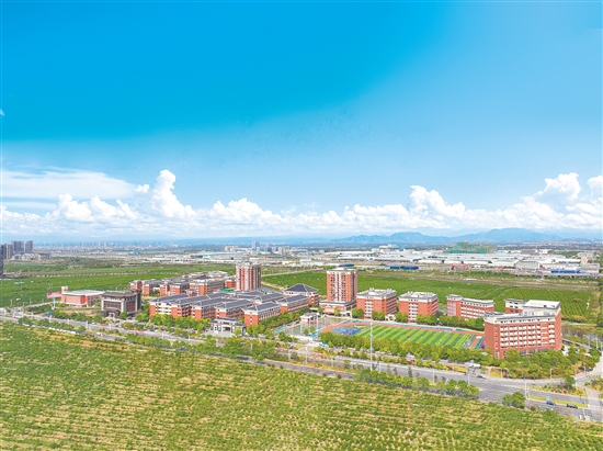 學(xué)校全景。