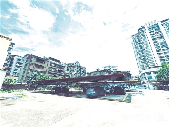 會(huì)城街道文體服務(wù)中心側(cè)地塊現(xiàn)狀。