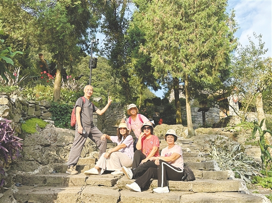 江門(mén)春秋國(guó)旅的9月收客量預(yù)計(jì)同比增長(zhǎng)20%左右，以中老年群體為主。