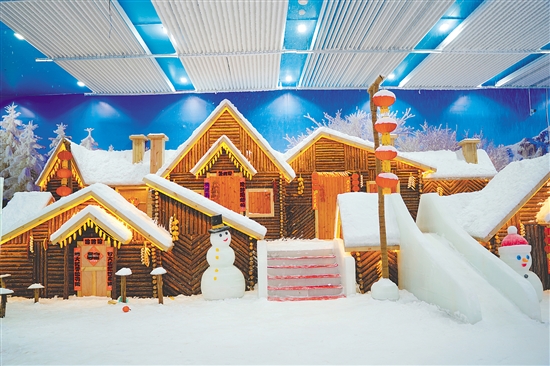 古勞水鄉(xiāng)冰雪大世界的雪鄉(xiāng)小屋溫馨可愛。