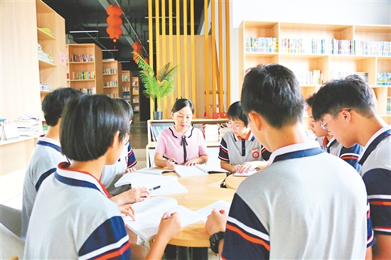 廣州大學(xué)臺(tái)山附屬中學(xué)教師吳薇