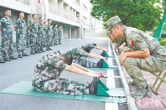 預(yù)定新兵接受役前教育。