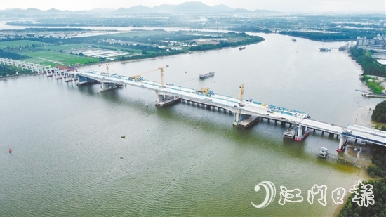 潭江特大橋主跨順利合龍。