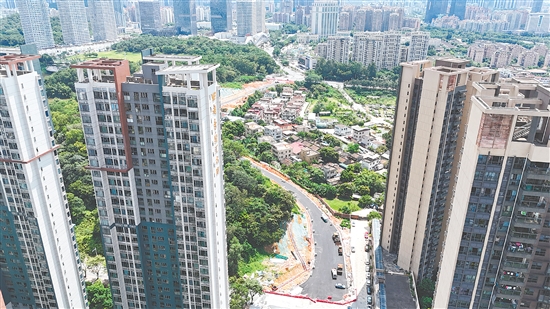 連通江僑路和篁莊大道的廣場(chǎng)西路延長(zhǎng)線已完成道路核心結(jié)構(gòu)施工。