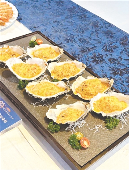 海膽醬烤臺山生蠔色澤誘人。