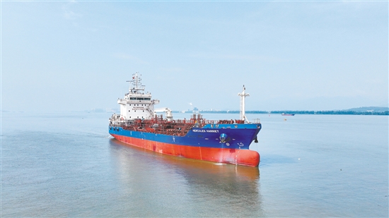 9月26日，7700載重噸油化船“HERCULES