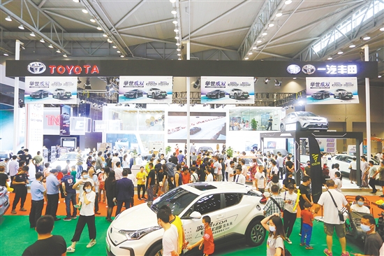 回顧往年本報舉辦的車展，高規(guī)格的展具吸引許多市民的目光。